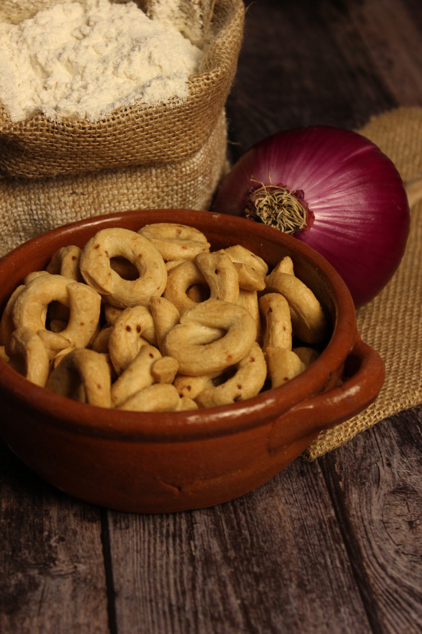 Taralli mit Zwiebeln verfeinert - Taralli alla Cipolla